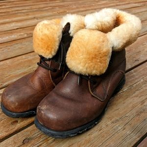 Leather boots with real fur